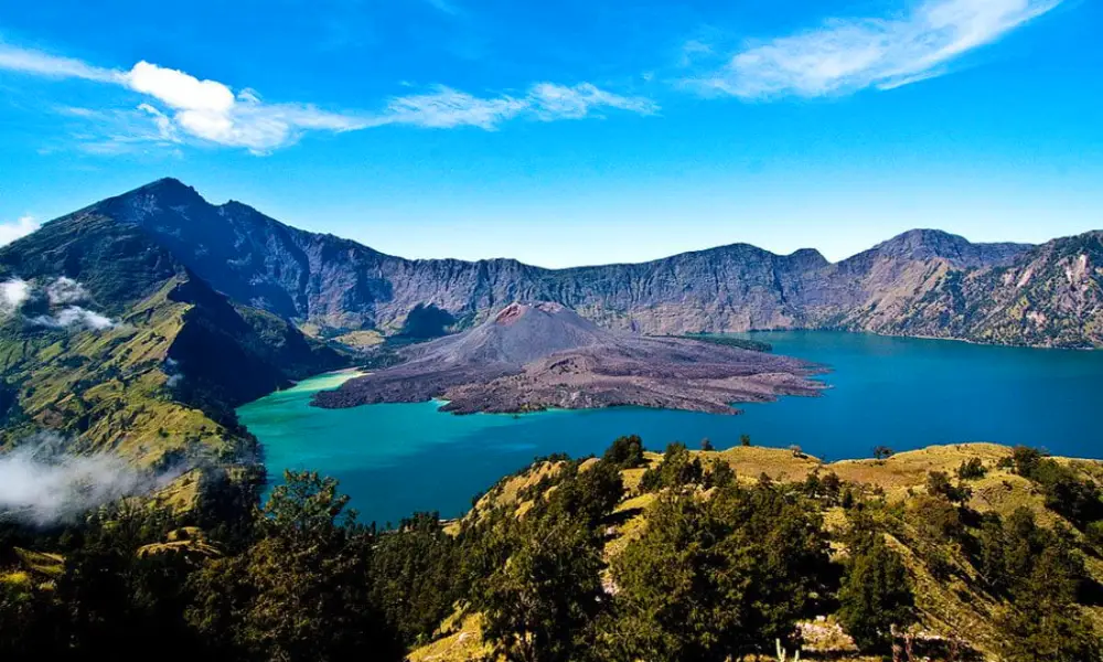 Petualangan Menakjubkan di Gunung Rinjani, Alam dan Budaya